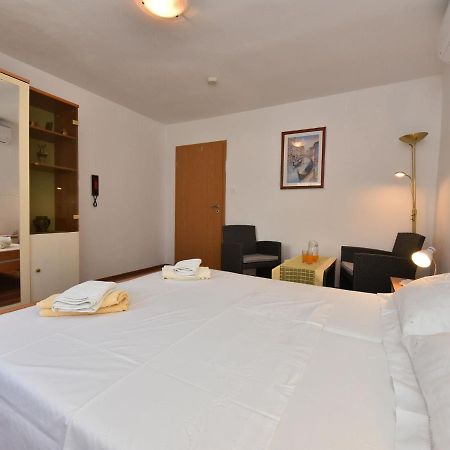 Traditional Apartment In Zadar With Garden Εξωτερικό φωτογραφία