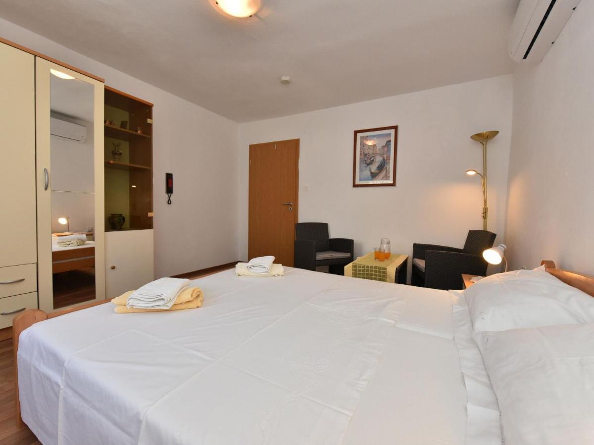 Traditional Apartment In Zadar With Garden Εξωτερικό φωτογραφία